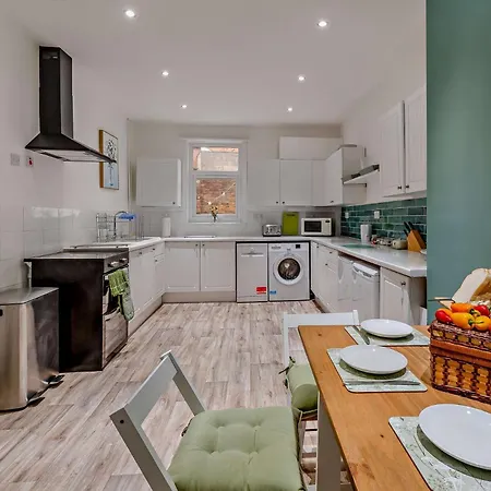 度假居 5 Bed In 93438